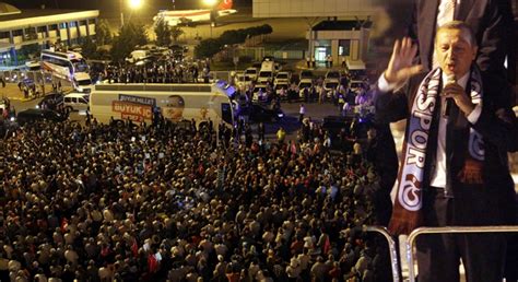 B­a­ş­b­a­k­a­n­­a­ ­T­r­a­b­z­o­n­­d­a­ ­b­ü­y­ü­k­ ­k­a­r­ş­ı­l­a­m­a­
